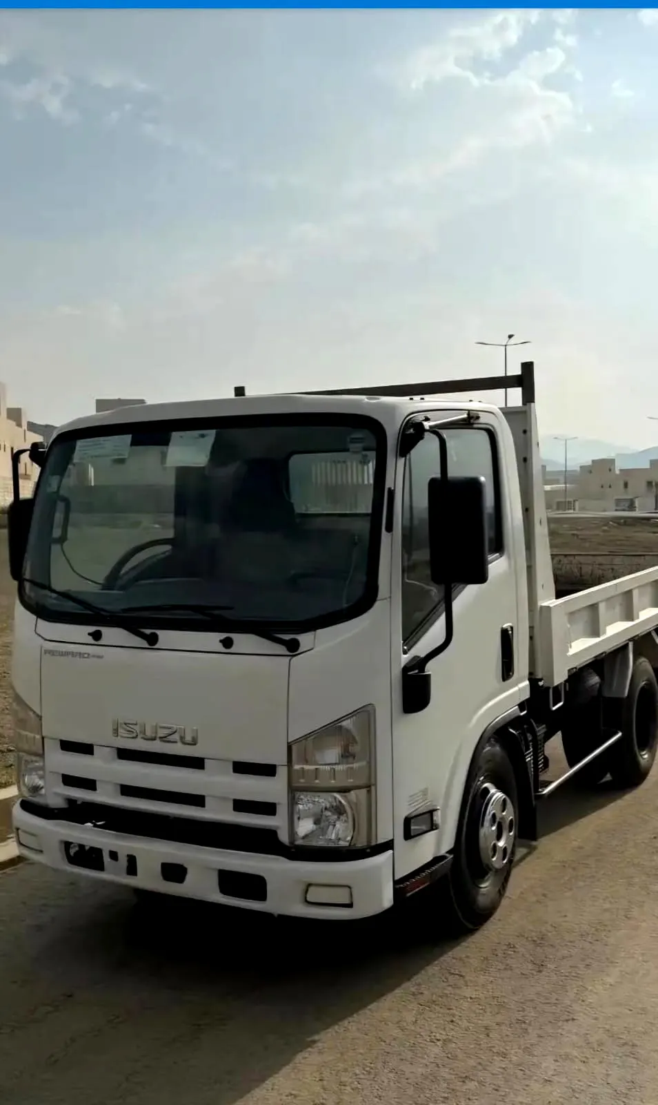 قلاب لنقل مخلفات البناء والهدم بالطائف