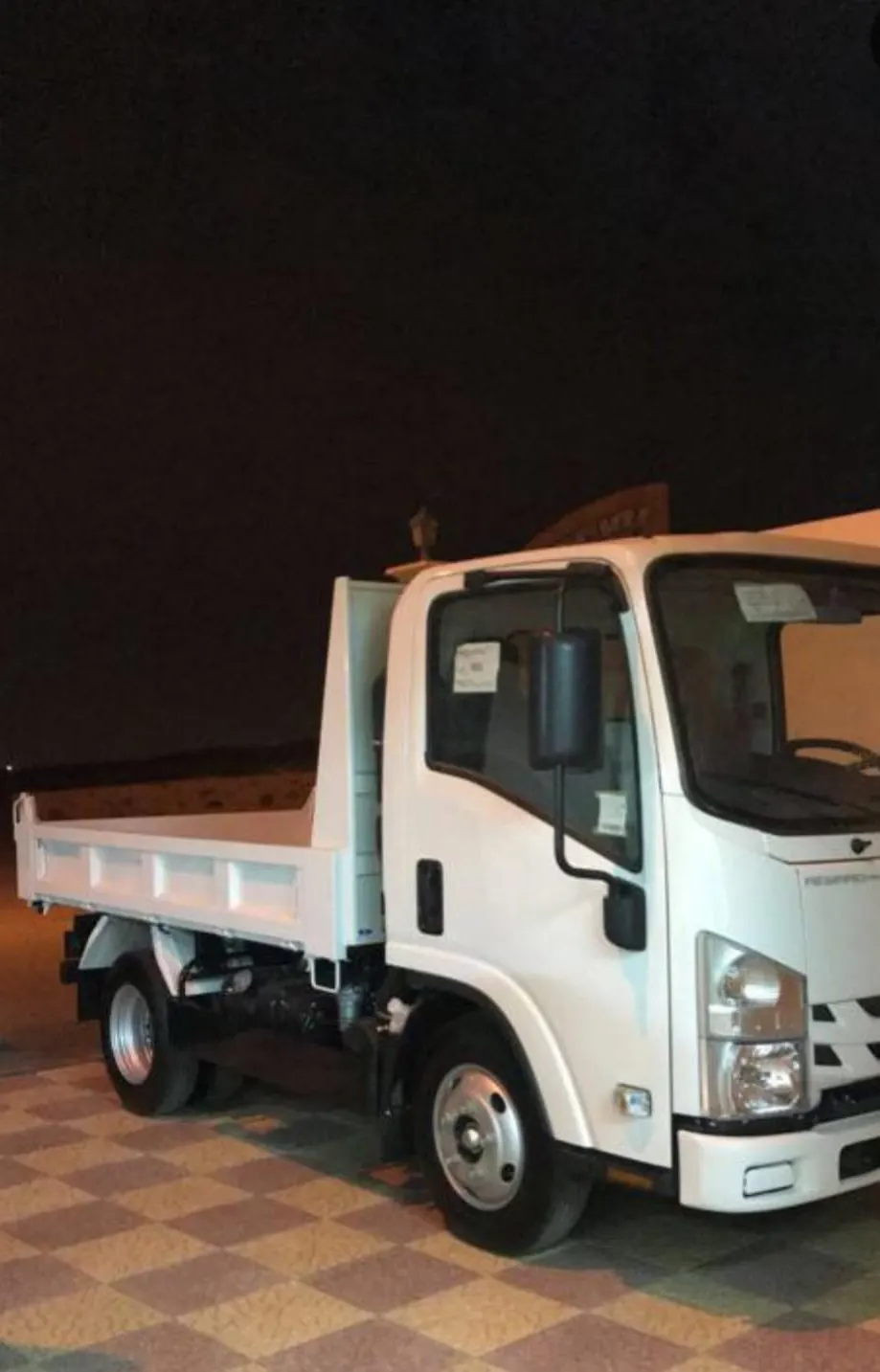 نقل الدمار ومخلفات التكسير بالطائف